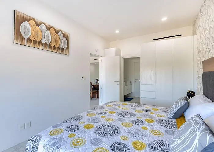 Luxury With Shared Gym, Rooftop Pool, And Centrally Located Сasa de vacaciones *