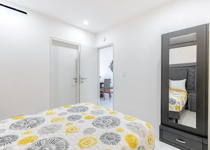 Сasa de vacaciones Luxury With Shared Gym, Rooftop Pool, And Centrally Located Cabo San Lucas