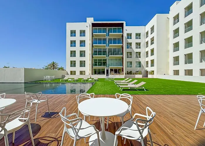 Luxury With Shared Gym, Rooftop Pool, And Centrally Located Сasa de vacaciones Cabo San Lucas